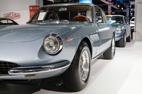 Ferrari 330 GTC (1968) - vor einem 365 GTC - man beachte die Unterschiede - 38. Auto Zürich 2025