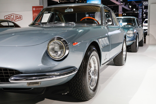 Ferrari 330 GTC (1968) - vor einem 365 GTC - man beachte die Unterschiede - 38. Auto Zürich 2025