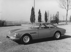 Ferrari 330 GTC Coupé 2 Posti (1966) - schlichte Linien, grosse Eleganz bei diesem Entwurf von Pininfarina