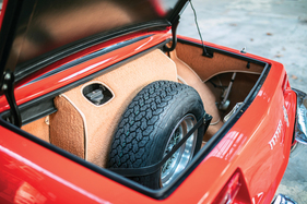 Ferrari 330 GTC Zagato (1967/1974) - Reserverad im Kofferraum, viel Platz bleibt daneben nicht mehr