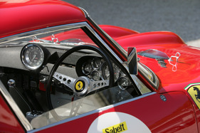 Ferrari 330 GTO (1963) - Drehzahlmesser vor dem Lenkrad, Tacho in der Armaturenbrett-Mitte
