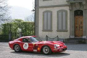 Ferrari 330 GTO (1963) - die Hutze über den Vergasern ist beim 330 GTO dominanter als beim 250 GTO