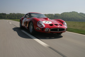 Ferrari 330 GTO (1963) - kaum setzt er zum Überholen an, ist er auch schon fast am Horizont verschwunden
