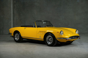 Ferrari 330 GTS (1968) - als Lot 242 an der RM/Sotheby's Monterey Versteigerung vom 12. bis 14. August 2021