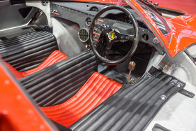 Ferrari 330 P4 (1967) - Blick ins Cockpit - Rétromobile Paris 2020