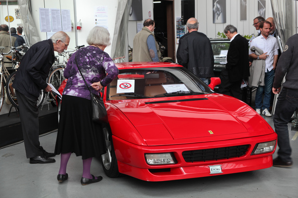Ferrari 348 ts (1990) - ob der wohl etwas für uns wäre? Der Wagen wurde an der Versteigerung der Oldtimer Galerie in Toffen am 26. April 2014 unter Vorbehalt verkauft