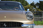 Ferrari 365 GT 2+2 (1970) – Nur beim Prototyp waren die Scheinwerfer mit Plexiglashauben abgedeckt