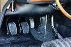 Ferrari 365 GT 2+2 (1970) - Pedalerie und Handbremse