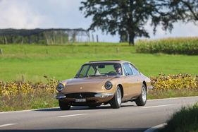 Ferrari 365 GT 2+2 (1970) – Sieht arg kopflastig aus, ist es aber nicht: die Gewichtsverteilung ist nahezu 50:50 Ferrari 365 GT 2+2 (1970) – Sieht arg kopflastig aus, ist es aber nicht: die Gewichtsverteilung ist nahezu 50:50