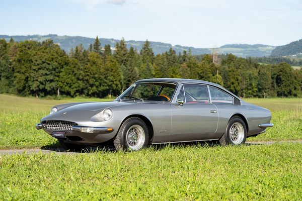 Bild: Ferrari 365 GT 2+2 «Queen Mary» (1972) - als Lot 76 an der Versteigerung "Klassische Automobile & Motorräder" der Oldtimer Galerie in Toffen am 18. Oktober 2025
