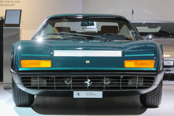 Ferrari 365 GT4 BB (1974) - in der Farbe "Verde Scuro Metallizzato" auf dem Stand der Niki Hasler AG - Auto Zürich 2022