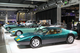 Ferrari 365 GT4 BB (1974) - in der Farbe "Verde Scuro Metallizzato" auf dem Stand der Niki Hasler AG - Auto Zürich 2022 (1974)