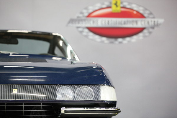 Ferrari 365 GTB/4 Daytona (1969) - mit den berühmten Plexi-Scheinwerferabdeckungen, die es nur am Anfang gab - Swiss Classic World Luzern 2019