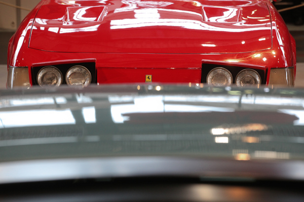 Ferrari 365 GTB/4 Daytona (1972) - sieht mit geschlossenen Klappscheinwerfern eigentlich besser aus - Sonderschau "Rivalen" an der Bremen Classic Motorshow 2020