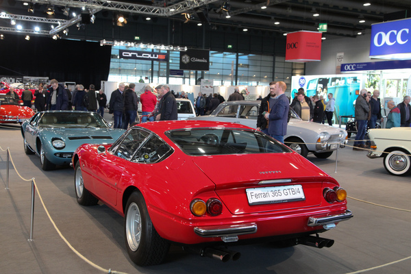 Ferrari 365 GTB/4 Daytona (1972) - war mit DM 77'935 teurer als der Lamborghini Miura (DM 69'930) - Sonderschau "Rivalen" an der Bremen Classic Motorshow 2020
