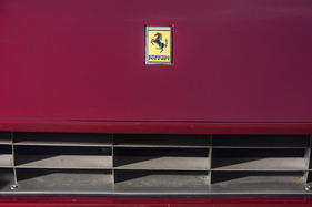 Ferrari 365 GTB/4 "Daytona" (1973) - Ferrari-Markenemblem auf dem Bug