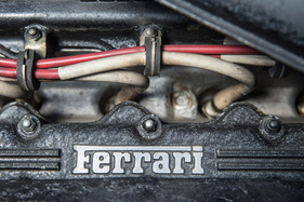 Ferrari 365 GTB/4 "Daytona" (1973) - Ferrari-Schriftzug auf dem Zylinderkopf