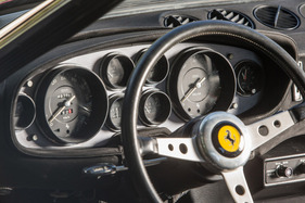 Ferrari 365 GTB/4 "Daytona" (1973) - alle Instrumente vor dem Fahrer