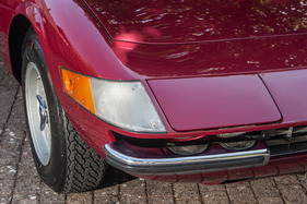 Ferrari 365 GTB/4 "Daytona" (1973) - alle späteren Daytona hatten wegen der amerikanischen Vorschriften Klappscheinwerfer