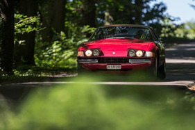 Ferrari 365 GTB/4 "Daytona" (1973) - die Eleganz leider nur ein bisschen unter den ausgefahrenen Scheinwerfern
