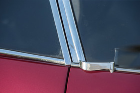 Ferrari 365 GTB/4 "Daytona" (1973) - filigrane Türöffner, wie sie auch am Dino verbaut wurden