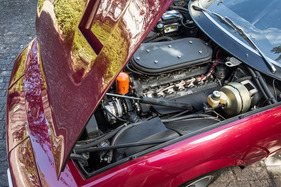Ferrari 365 GTB/4 "Daytona" (1973) - gut ausgefüllter Motorraum