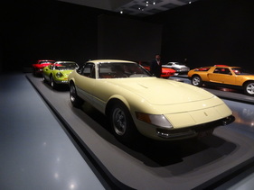 Bild Ferrari 365 GTB/4 Daytona (1973) - in der Ausstellung "PS:. Ich liebe Dich. Sportwagen-Design der 1950er - 1970er Jahre"