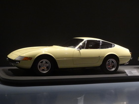 Ferrari 365 GTB/4 Daytona (1973) - in der Ausstellung "PS:. Ich liebe Dich. Sportwagen-Design der 1950er - 1970er Jahre"