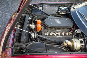 Ferrari 365 GTB/4 "Daytona" (1973) - längs eingebauter V12-Motor