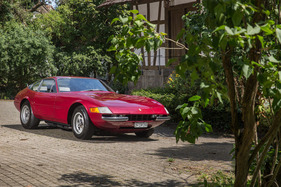 Ferrari 365 GTB/4 "Daytona" (1973) - mit grossen Reifen von Michelin