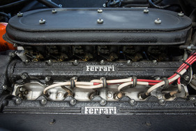 Ferrari 365 GTB/4 "Daytona" (1973) - vier obbenliegende Nockenwellen