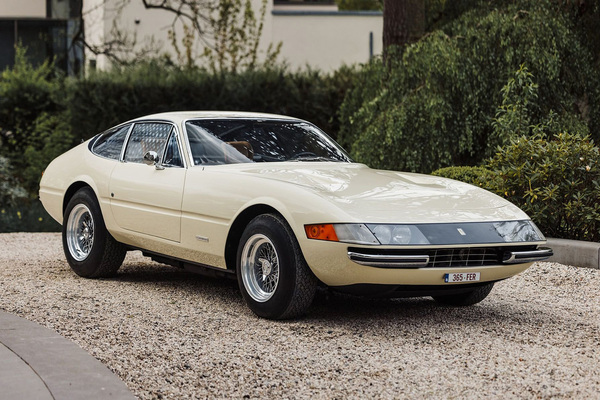 Image: Ferrari 365 GTB/4 Daytona "Plexi" (1970) - offered at the auction of Broad Arrow Auctions in Zoute 2025