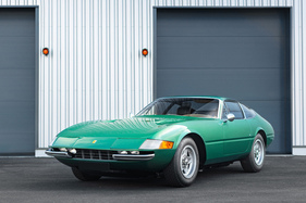Ferrari 365 GTB/4 Daytona par Scaglietti (1974) - offered as lot 54 at the Artcurial Sur les Champs auction on October 16, 2022