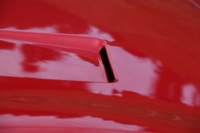 Ferrari 365 GTC/4 (1971) - Auf der Motorhaube angebrachte Ausströmöffnungen