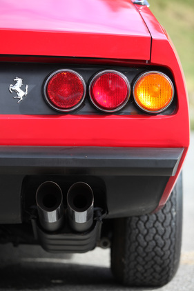 Ferrari 365 GTC/4 (1971) - Doppelauspuff und Dreifach-Lampen