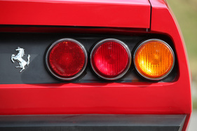 Ferrari 365 GTC/4 (1971) - als man Lichtdesign noch durch die Lampenform machte
