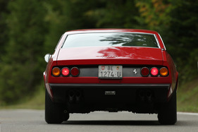 Ferrari 365 GTC/4 (1971) - das Heck zeigte zweimal drei Schlussleuchten, wie sie der spätere 365 BB hatte