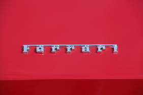 Ferrari 365 GTC/4 (1971) - der Ferrari-Schriftzug auf dem Heck (1971)
