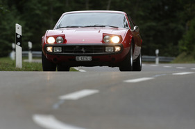Ferrari 365 GTC/4 (1971) - die Front liegt tief