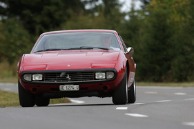 Ferrari 365 GTC/4 (1971) - elegantes und flaches Frontdesign