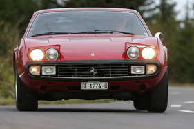 Ferrari 365 GTC/4 (1971) - mit ausklappbaren Doppel-Scheinwerfern