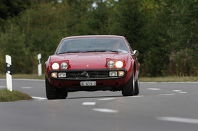 Ferrari 365 GTC/4 (1971) - mit offenen Klappscheinwerfern verliert der Wagen etwas von seiner Eleganz Ferrari 365 GTC/4 (1971) - mit offenen Klappscheinwerfern verliert der Wagen etwas von seiner Eleganz