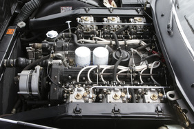 Ferrari 365 GTC/4 (1971) - vier Nockenwellen und sechs Weber-Doppelkörper-Vergaser