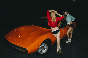 Ferrari 365 GTC/4 (1972) in der Nebenrolle im zweiten Buch von Ben Bernschneider: «Tales of an American Summer»