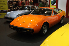 Ferrari 365 GTC/4 (1972) - in ungewöhnlichem Orange-Farbton bei Eberlein (Techno Classica 2013)