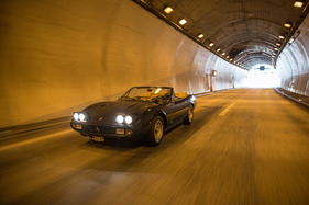 Ferrari 365 GTC/4 "Spider" (1971) - im Tunnel lassen sich die Lautäusserungen der Mechnanik besonders gut hören