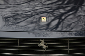 Ferrari 365 GTC/4 "Spider" (1971) - springende Pferdchen überall