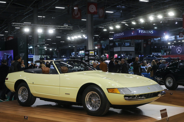 Ferrari 365 GTS/4 "Daytona" Spider (1971) - ex Lou Adler, gesehen im Film "The Long Goodye" - gezeigt von Kidson - Rétromobile Paris 2024