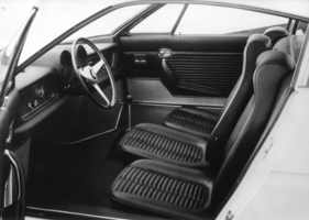 Ferrari 365 P Berlinetta Speciale Guida Centrale Pininfarina (1966) - der Fahrer sass mittig - eine Innovation