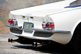 Ferrari 365 P Berlinetta Speciale Tre Posti (1966) - Drei Leuchten pro Seite wie beim späteren Berlinetta Boxer (angeboten an der Gooding & Co Pebble Beach Versteigerung 2014)
